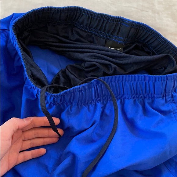 Mens Nike Swim Trunks- size Medium - Picture 5 of 9